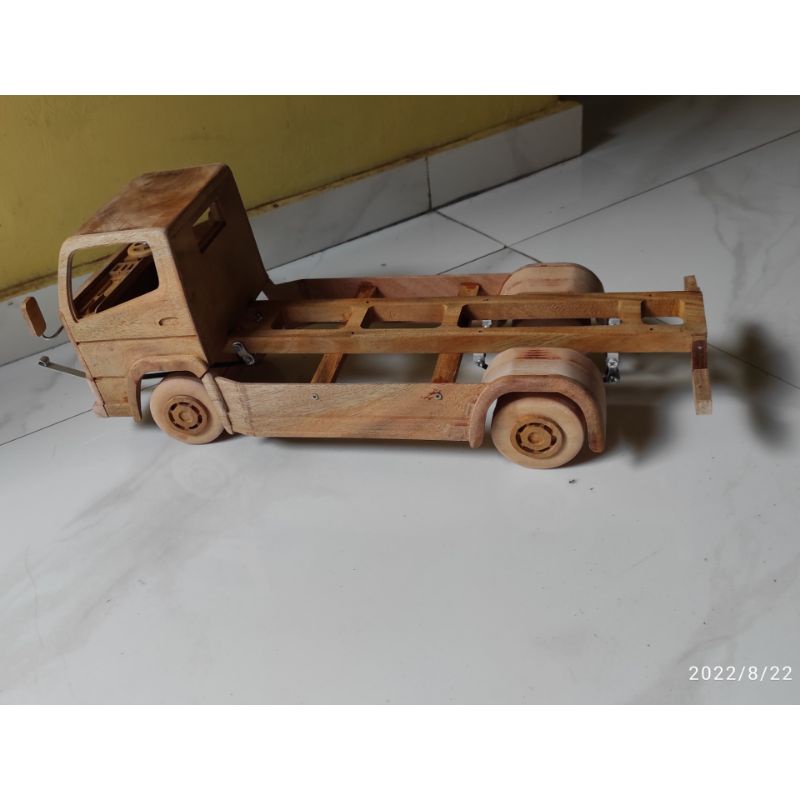 Sasis Miniatur Truk Oleng Canter skala 14