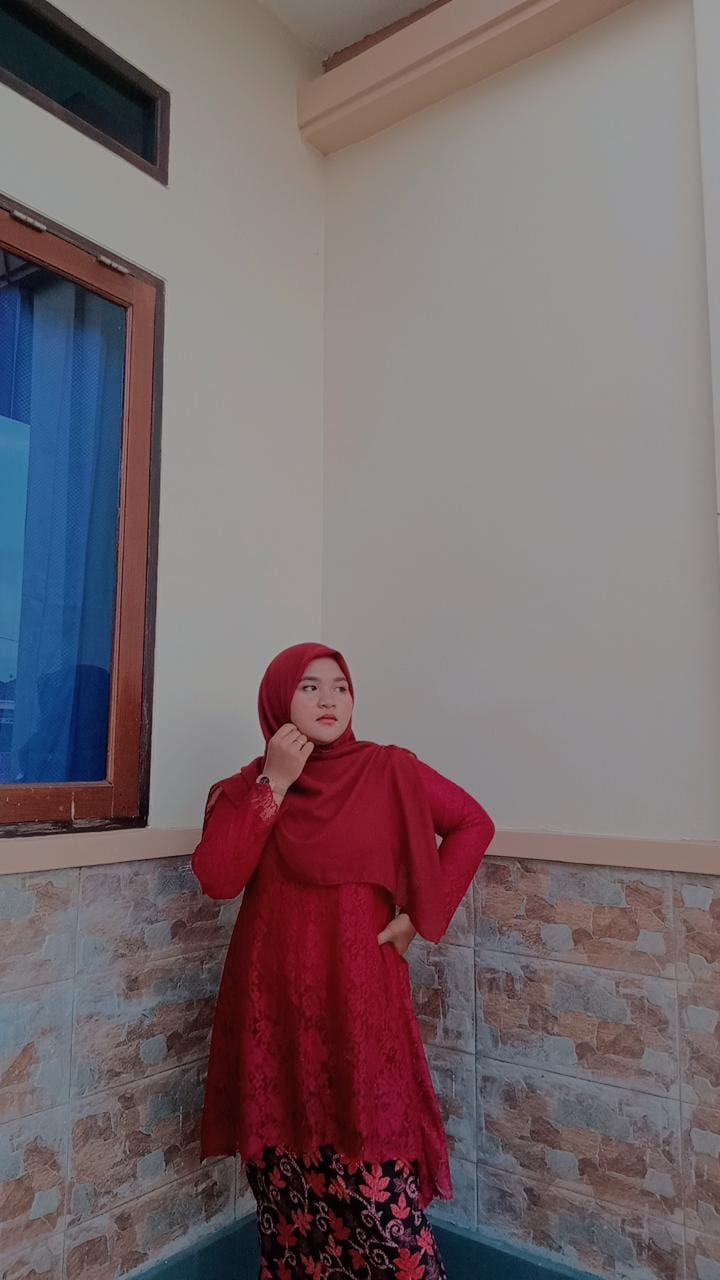 (best Seller) Set Safitri Kebaya Adelia Premium + Rok Batik + Brukat Tebal+ Ada Real Pict !