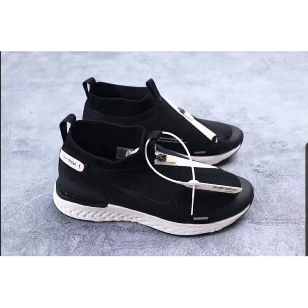 NIKE REACT CITY "BLACK WHITE"