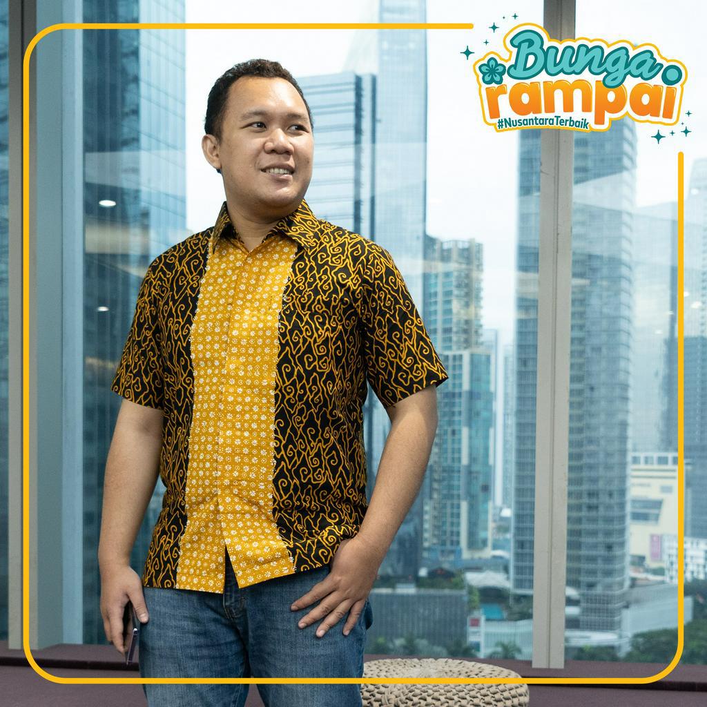 Batik Jadi Kemeja Hitam Kuning