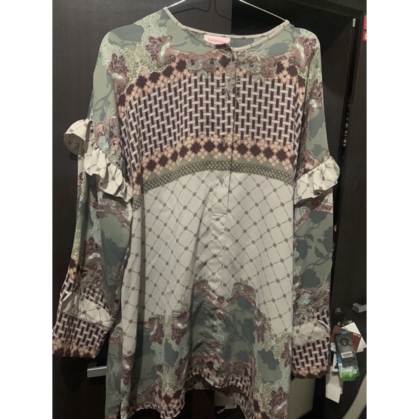 Preloved Ria Miranda Magi Top