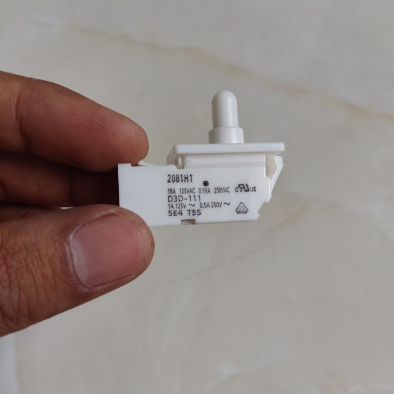 Switch pintu kulkas 3 Soket midea, lg, panasonic, sharp dll Original UR Aruki Omron