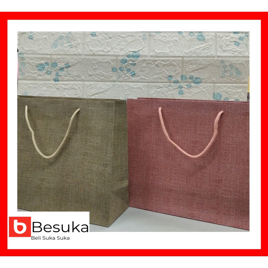 

PAPER BAG B1814 MOTIF POLOS ( 33.5 X 25.5 CM)