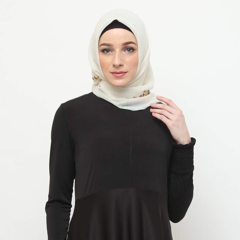 

Namirah The Label - Axa Hijab BrokenWhite