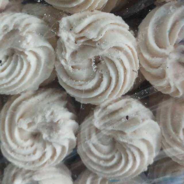 

Kue Sagu O / kue sagu gurih manis 250 gr kue jadul kue O kue sagu bentuk O