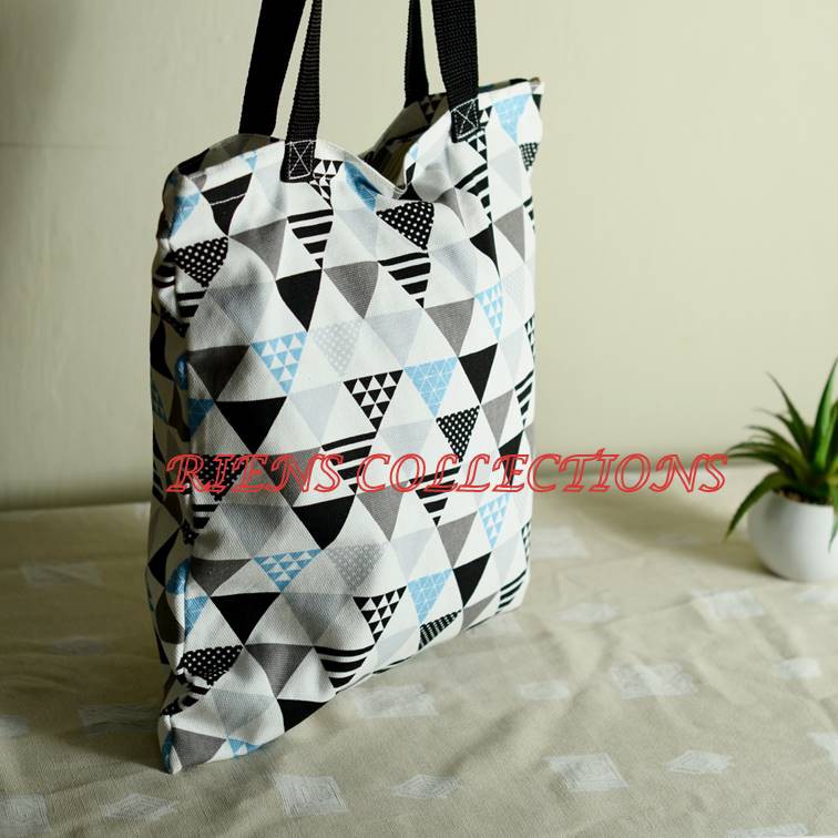 TOTEBAG KANVAS MOTIF SEGITIGA. TAS JOGJA. SOUVENIR JOGJA. Riens Collections