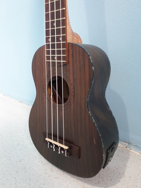 Ukulele Elektrik Soprano Cowboy Tipe Uk-21 RE NST Natural Brown EQ TUNER Murah Jakarta