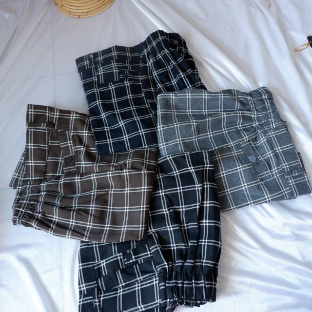 BAGGY PANTS SEMI WOLL MOTIF KOTAK