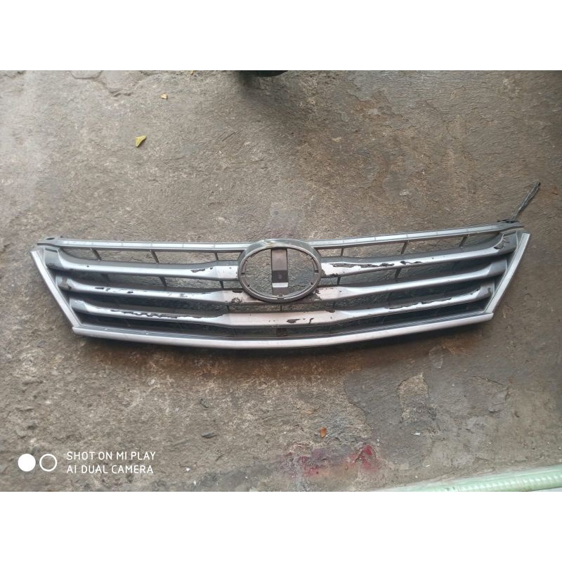 Gril Toyota innova 2012 original