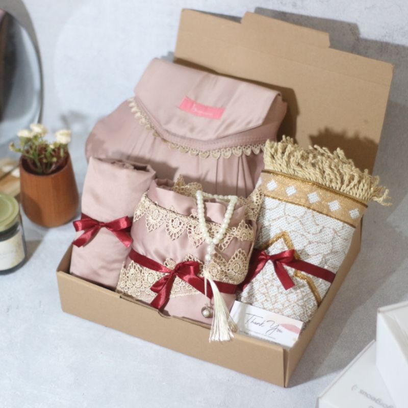 Hampers Mukena tanpa Alquran/ hampers lebaran/ idul fitri / kado pacar/ kado istri/paket seserahan/m
