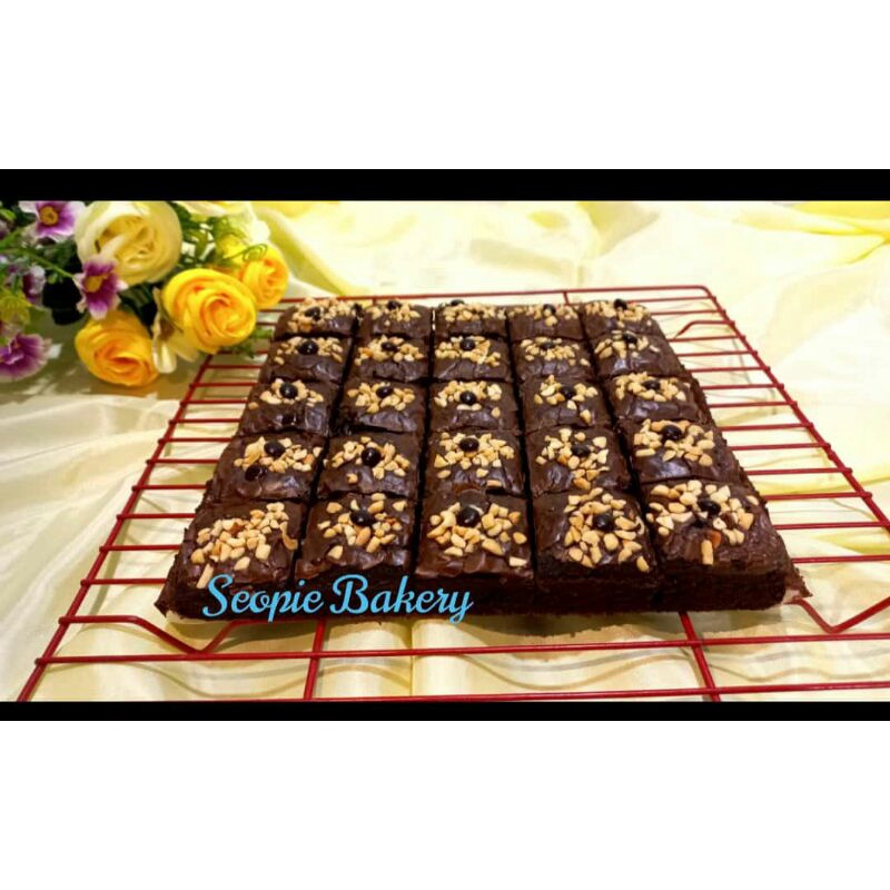 

Seopie Brownies Panggang sekat - choconut / Fudge Brownies / fudgy Brownies / Brownies oleh oleh khas Jogjakarta