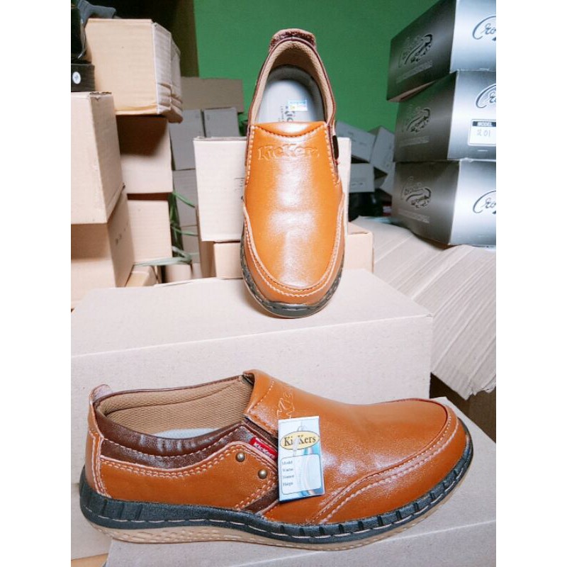 Sepatu casual kulit asli nyaman dipakai slipon kulit asli