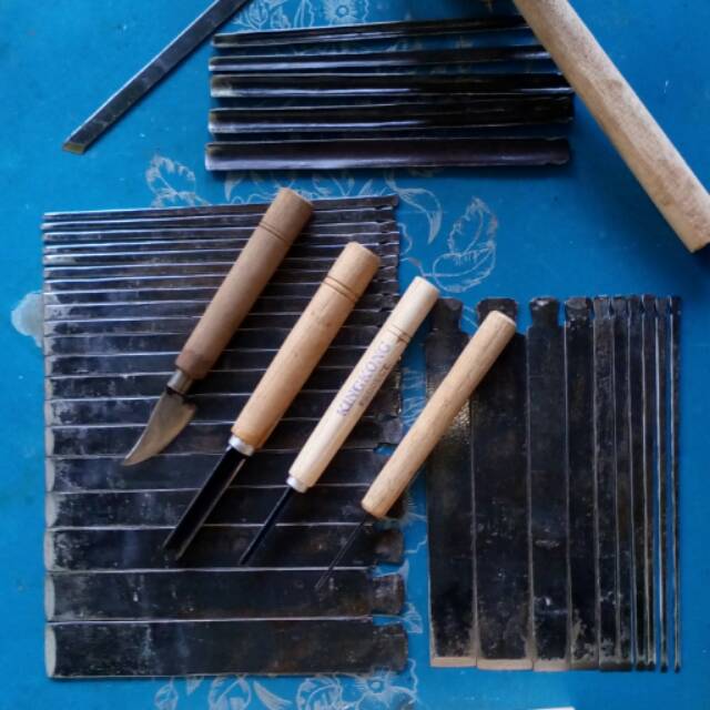 

Alat pahat ukir kayu lengkap dan pisau raut