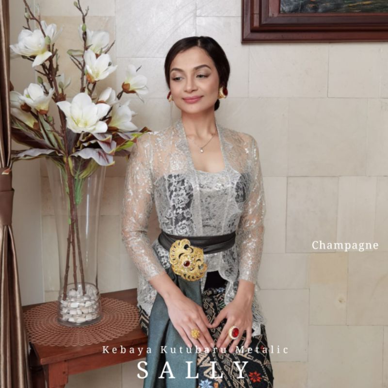 Kebaya Brokat Semi Metalik Sally