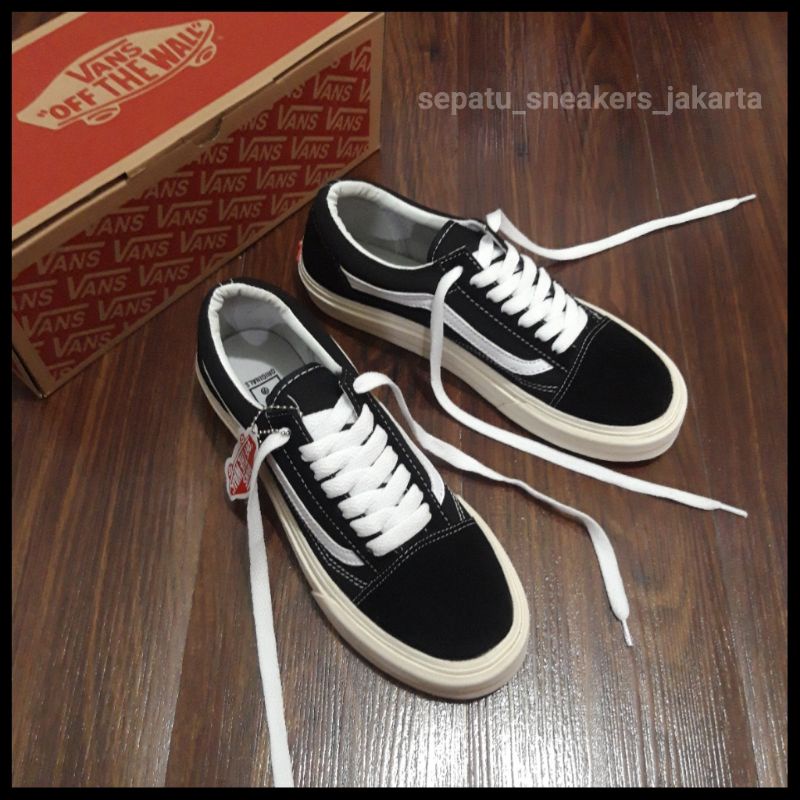 Sepatu Sneakers Sneaker V4NS 0ldskool 0ld Sk0ol Warna Black White Shoes / Hitam Putih / Item V4ult Og Import Kombinasi  Premium Size / Ukuran 36 - 43 Ultracash For Wanita Cewek Women Woman Pria Laki Laki Cowok Dewasa Model Terbaru New Kekinian Murah