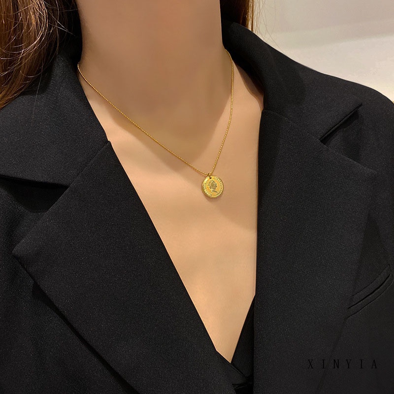 18K Kalung Rantai Klavikula Emas Kalung Titanium Anti Karat Bentuk Koin Bulat Gaya Retro Aksesoris Wanita