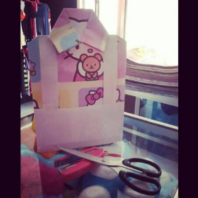 

Kertas kado (bungkus kado cantik)