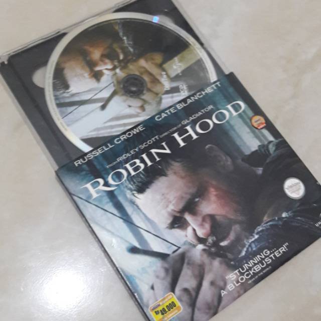 Preloved Bundling 5 VCD DVD Film Robin Hood, Leap Year, Adventureland, Inglorious Basterds