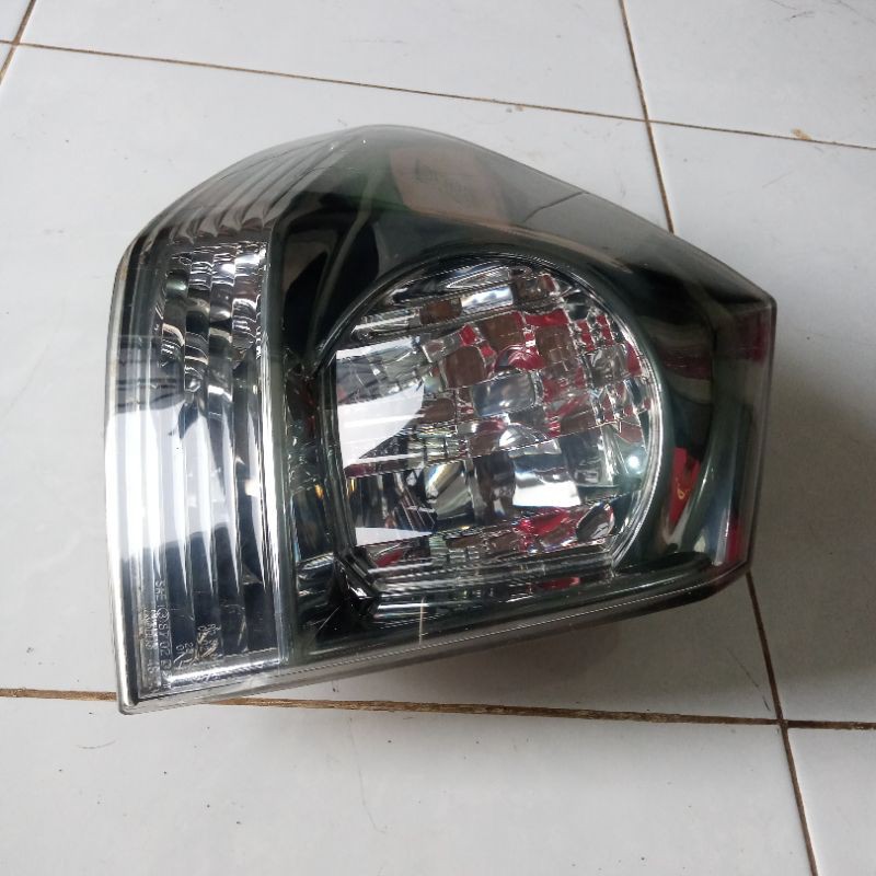 stoplamp lampu belakang toyota harrier 2005-2012 Ori