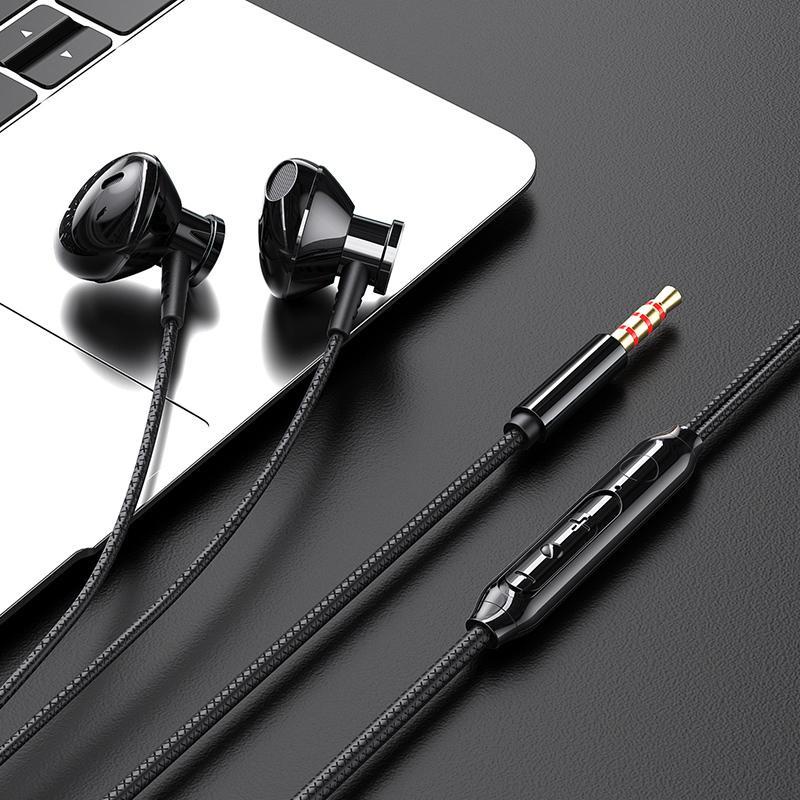 Earphone In Ear 9d Surround Noise Canceling Dengan Kabel 3.5mm Bahan Metal Untuk Game / Musik