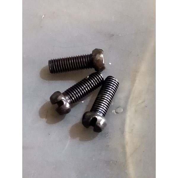 baut tutup samping mesin jahit obras