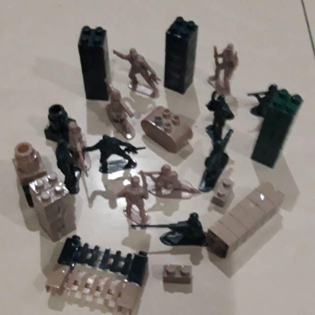 Mainan lego tentara