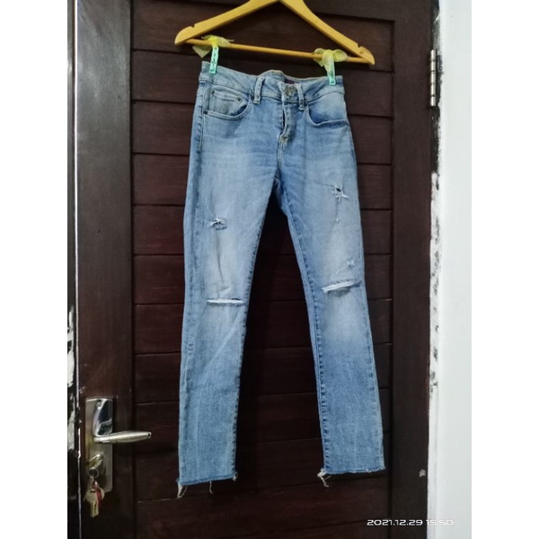 Logo jeans 891.second branded ripped jeans.preloved pakaian wanita.