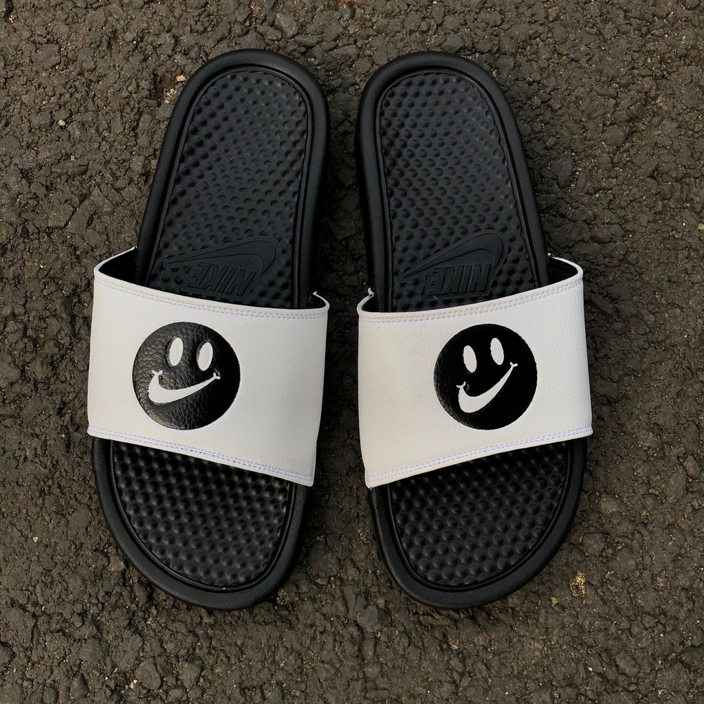 nike benassi smiley