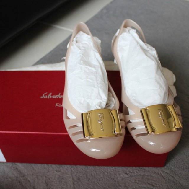 ferragamo bermuda jelly