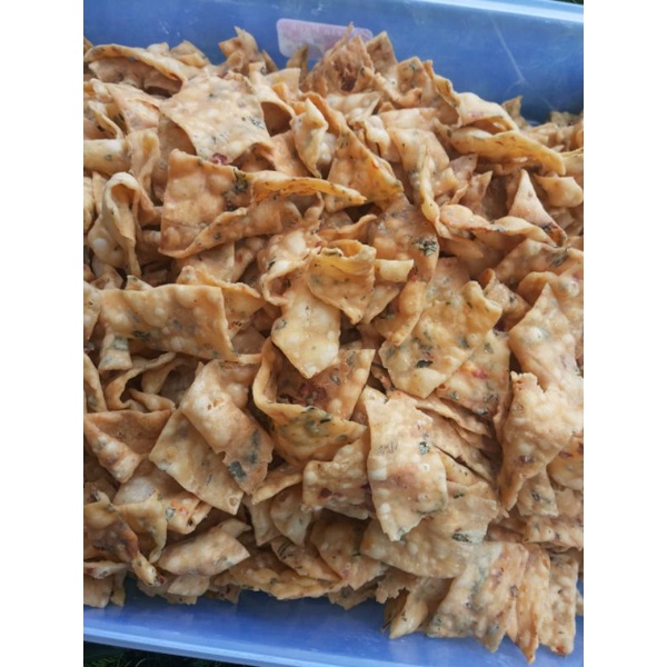 

keripik kue bawang balado khas padang sumatera barat minang keripik pangsit 200gr dan 100gr