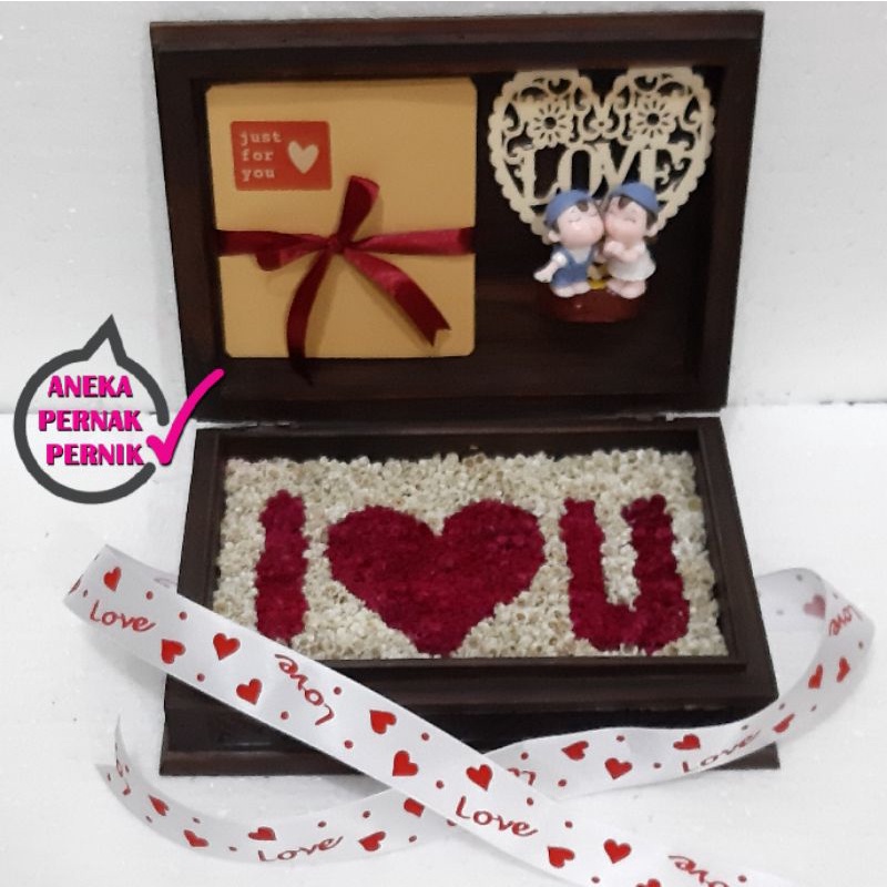 Kado Couple dalam Kotak Kayu Ukir Bali