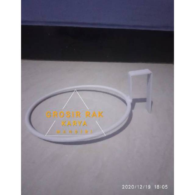 Gantungan pot untuk balkon, pagar atau tralis..