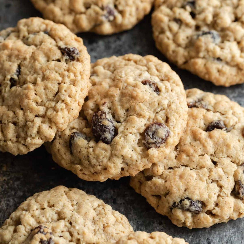 

Cinnamon Oatmeal Raisin Cookies / Cinnamon Oatmeal Cranberry Cookies - Soft Baked Chewy Cookies