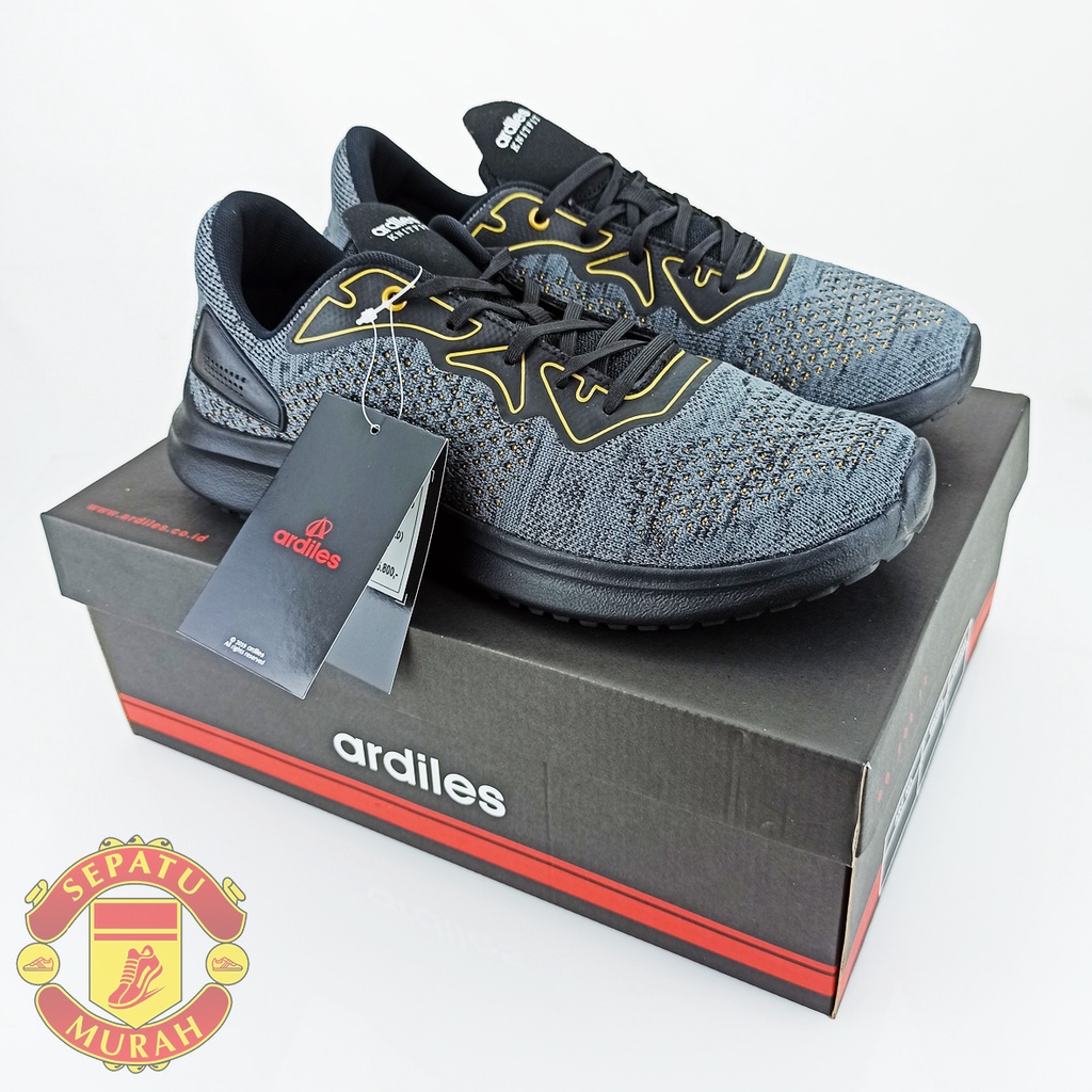 Ardiles Men Star Road Sepatu Lari - Hitam/Emas