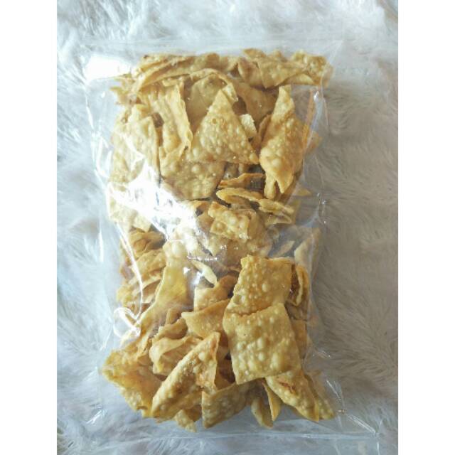 

Kripik pangsit-camilan gurih-snack kriyuk-makanan enak murah