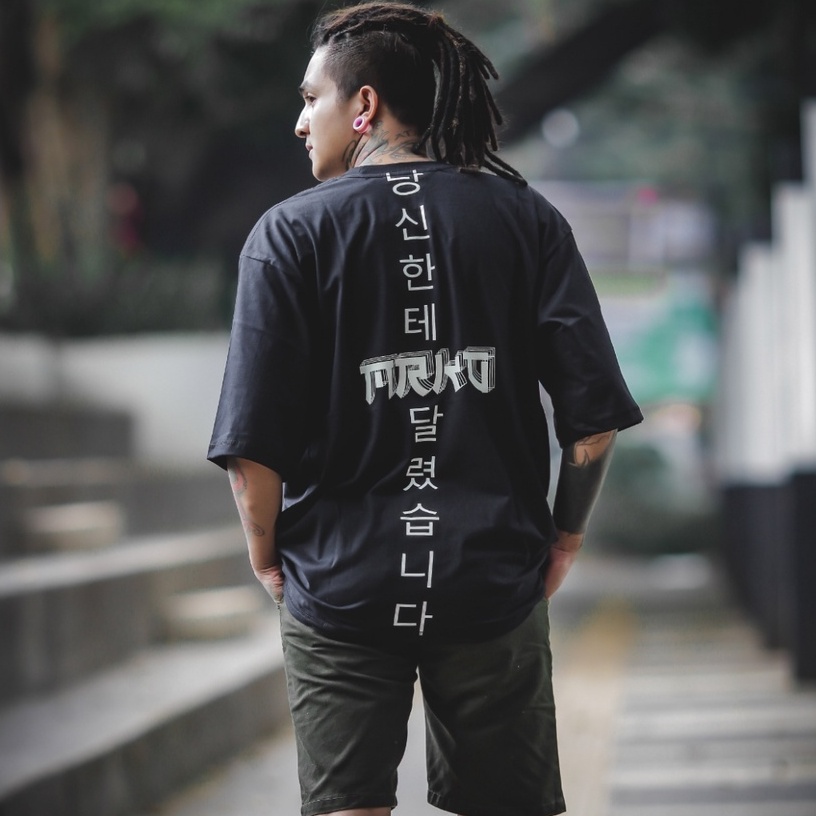 Kaos Oversize Oversized T Shirt Pria Wanita Unisex Distro Original Streetwear Cotton Combed 20s Sablon Plastisol Rubber Ink Dewasa Keren Murah Berkualitas Premium Cowok Cewek WARNA HITAM MRKO OVERSIZE009