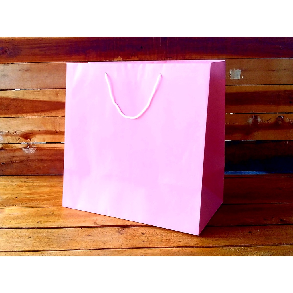 

Paperbag Tas Kertas Pink Large 30 x 25 x tinggi 35 cm per pack isi 10 pcs
