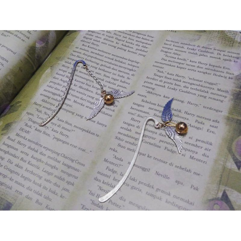 

Pembatas Buku Model The Golden Snitch Harry Potter Bahan Metal
