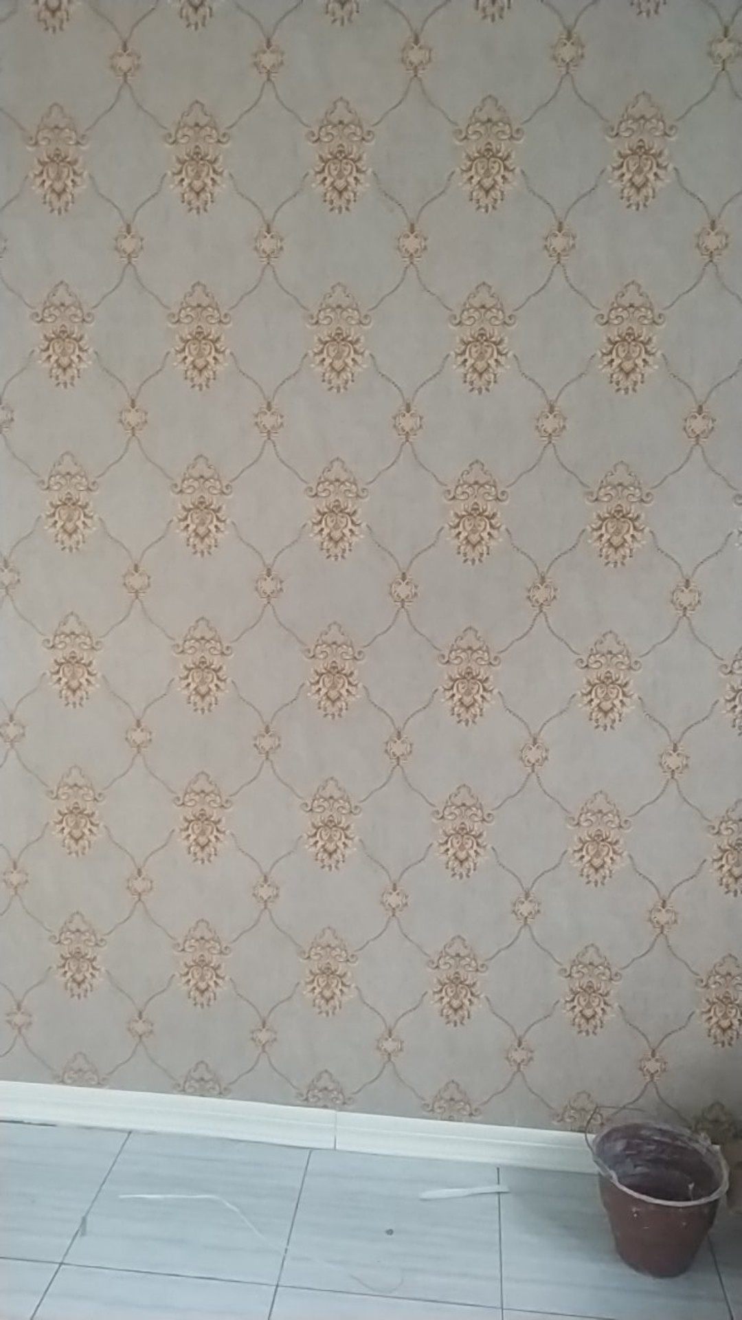 Wallpaper Dinding Klasik Ornamen Gold Simple Mewah Lux