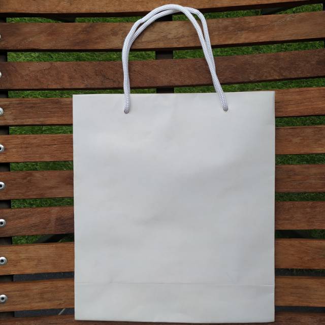 

White Paper Bag / Shopping Bag / Goodie Bag 24x21x8 cm @12pcs