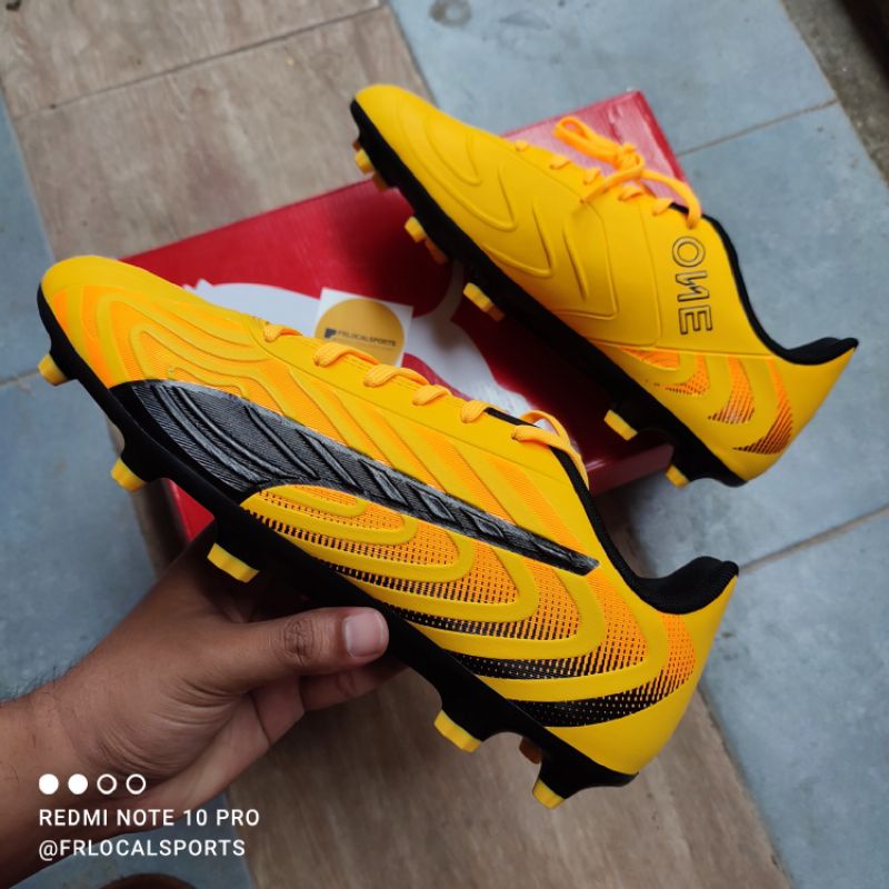 Sepatu Bola Puma One 20.4 FG/AG Yellow Black