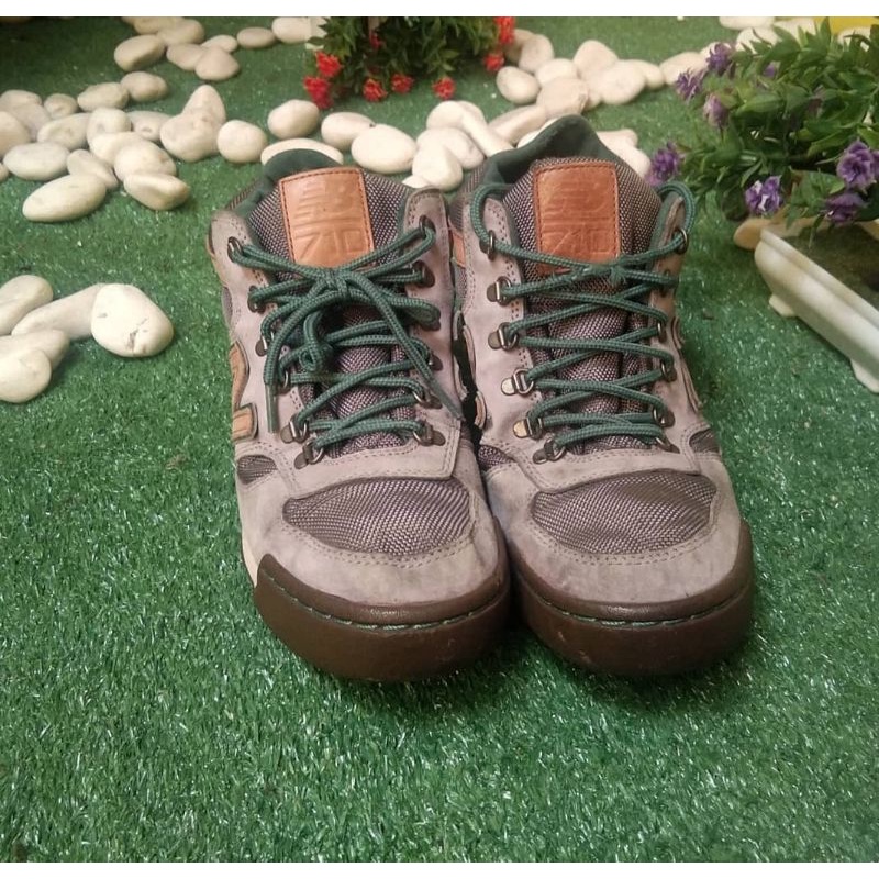 Sepatu_NB710