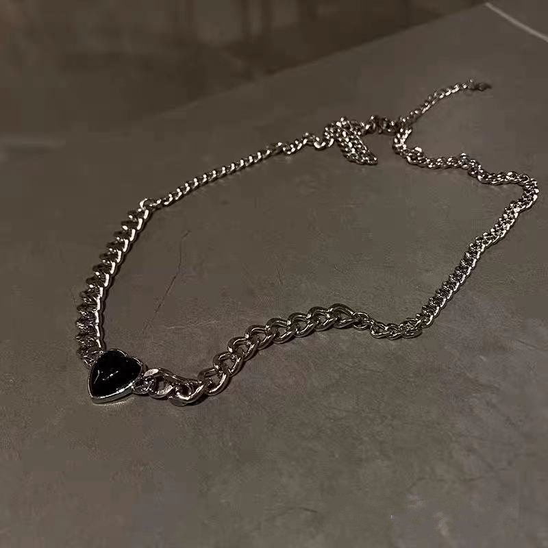 Kalung Rantai Klavikula Bahan Logam Warna Hitam Gaya Korea Untuk Wanita