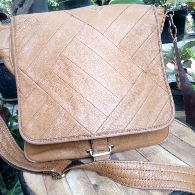 PRELOVED SLING BAG / LEATHER BAG / LEATHER SLING BAG / TAS ORIGINAL
