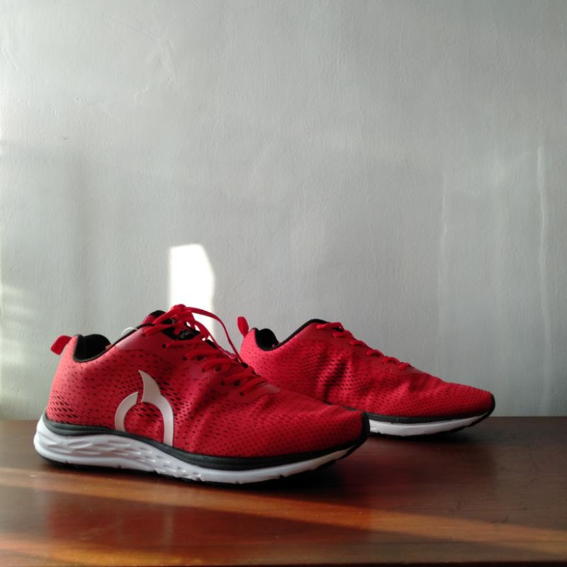 SEPATU LARI RUNNING ORTUSEIGHT VECTOR ORIGINAL