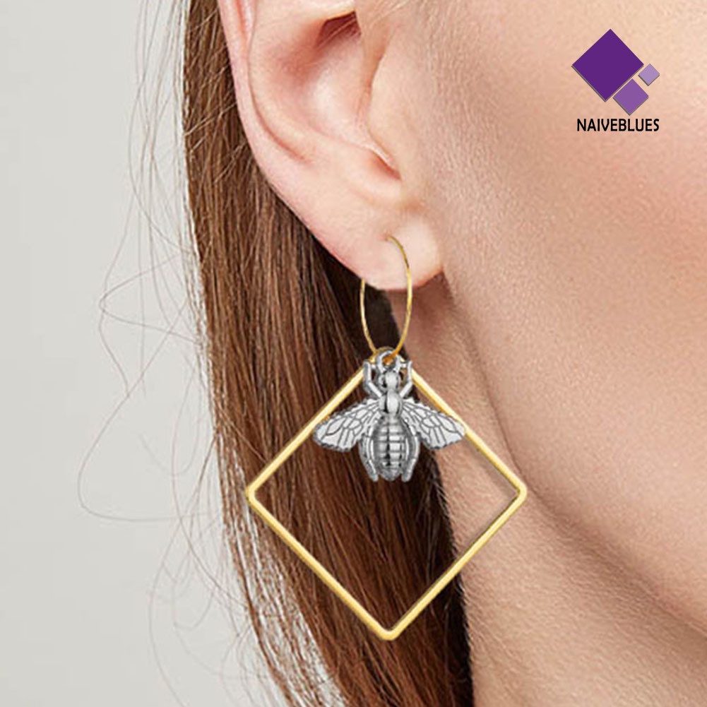 Anting Hoop Panjang Bentuk Kotak Model Hollow Motif Mawar Lebah Untuk Wanita