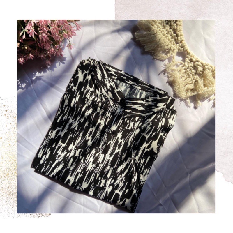 KEMEJA OVERSIZE MOTIF PATTERN BLACK