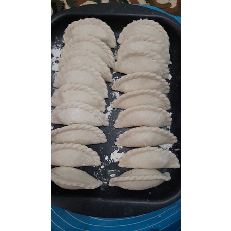 

cireng home mad ..isi yam pedas.ayam sedang,keju, sayuran