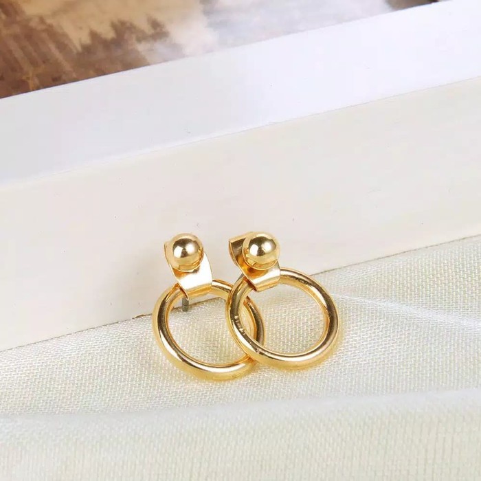 Anting Tusuk Bentuk Bulat Warna Gold dan Silver untuk Wanita