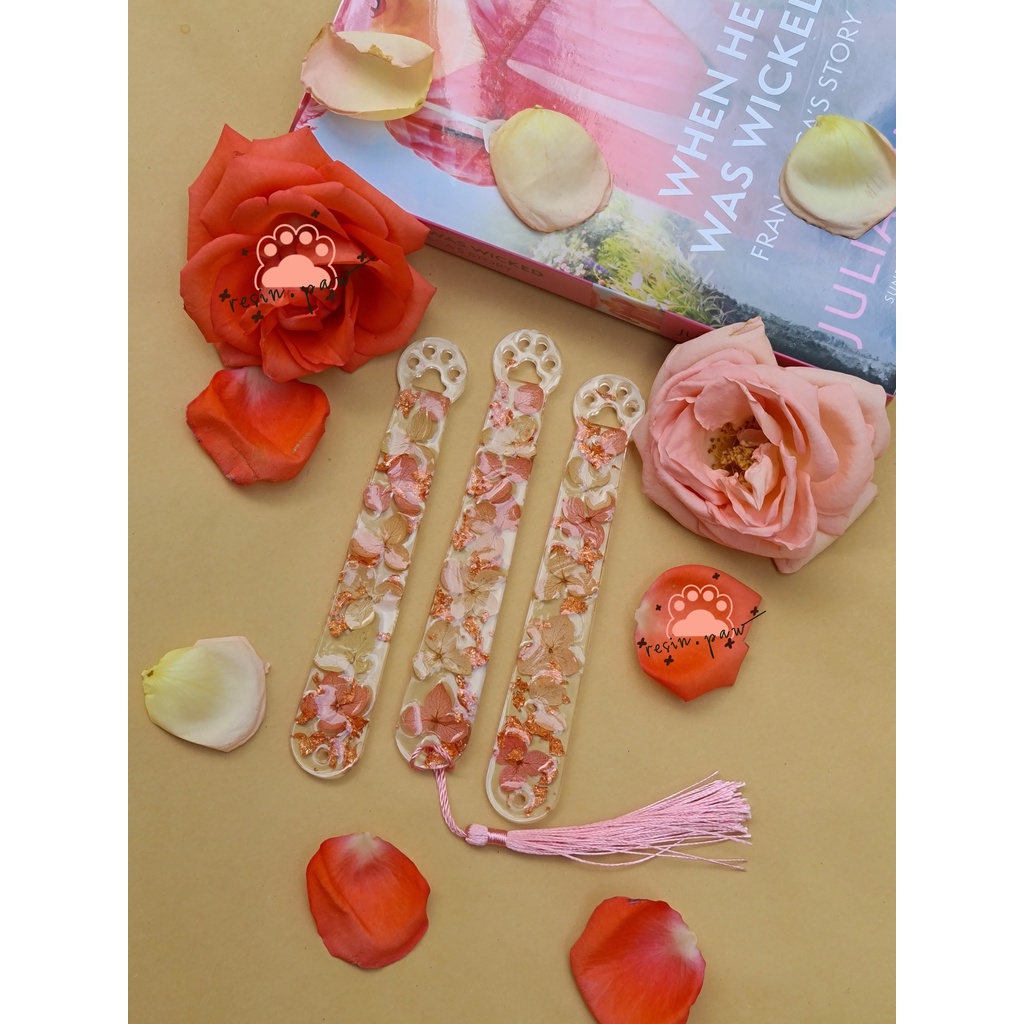 

Bookmark Resin Paw Autumn/Pembatas Buku Resin Bentuk Paw Musim Gugur